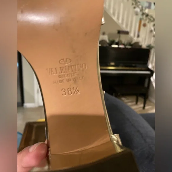 Valentino Garavani Nappa rockstud block heel slingback sandals in gold. - Picture 7 of 12